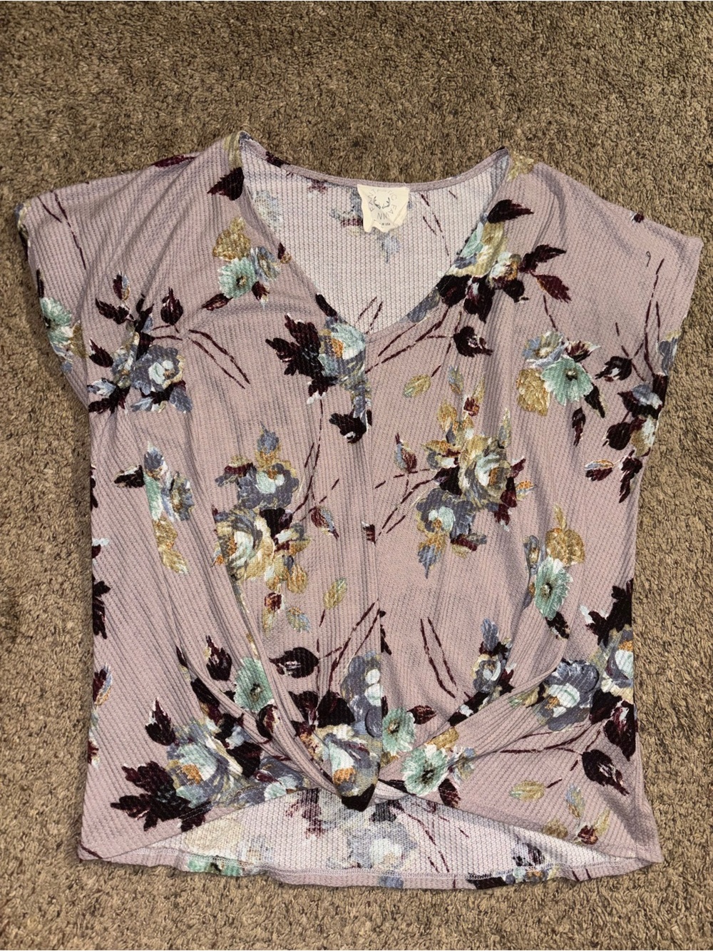 Fantastic Fawn Lavender Floral Twist-Front V-Neck Top- Sz M